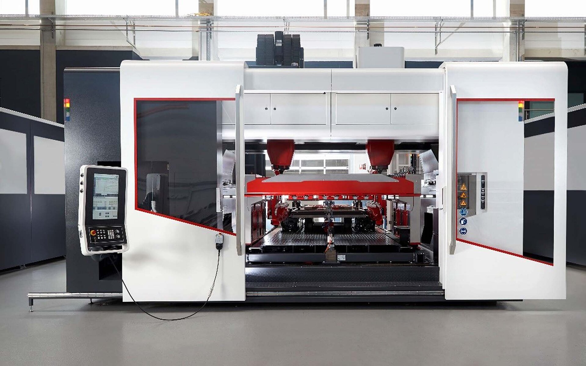 The double-spindle FSW gantry machine D-DSM from Grenzebach enables even faster and more efficient work using its two independently operating welding heads. © Grenzebach